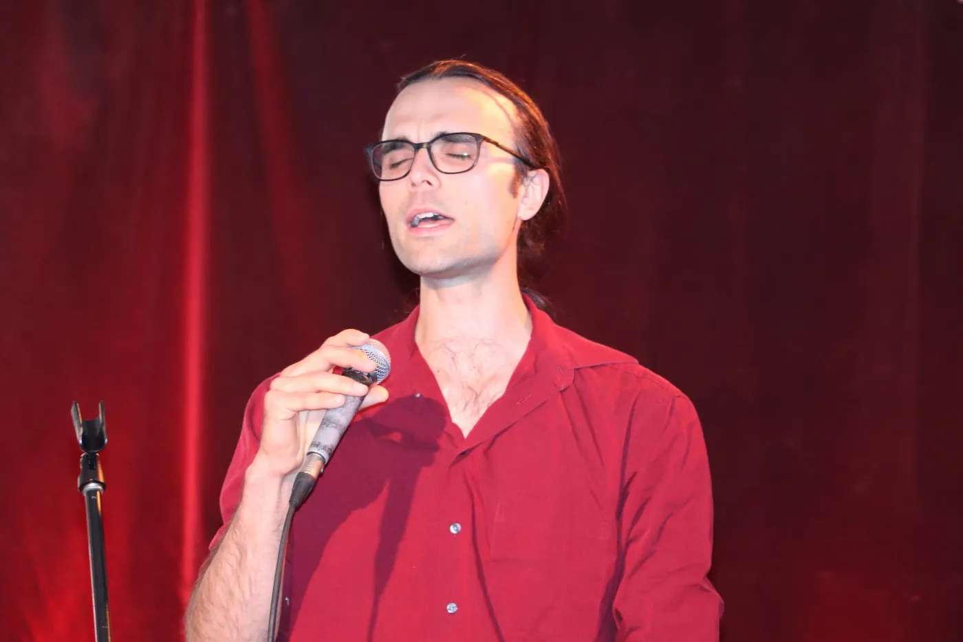 A singer performing on stage at a Musiprof recital