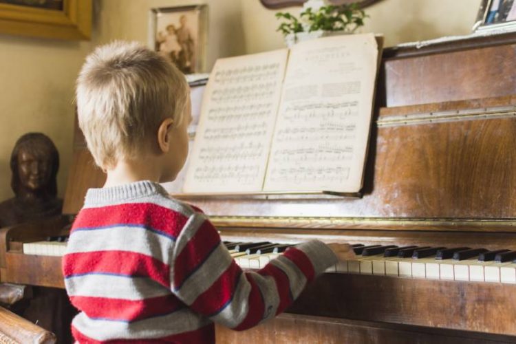 Best piano books for kids. Child playing piano