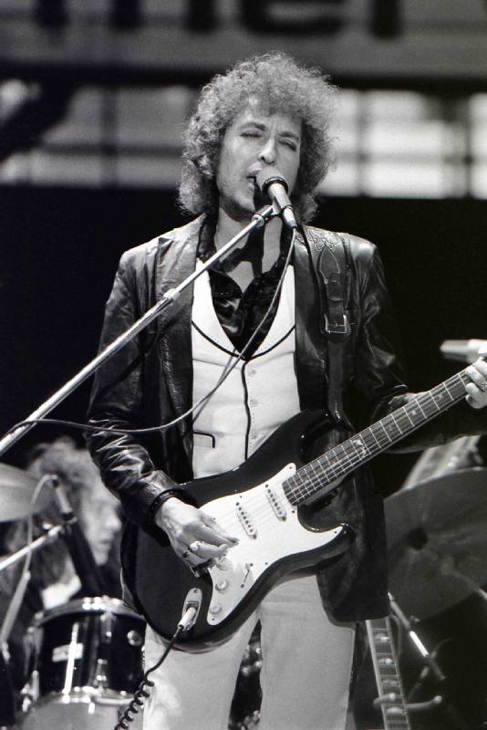 image de Bob Dylan avec guitare électrique