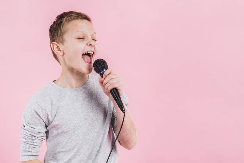 Singing lessons kids Toronto background image