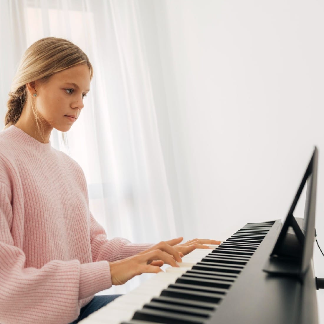 Girl learning piano online
online piano lessons